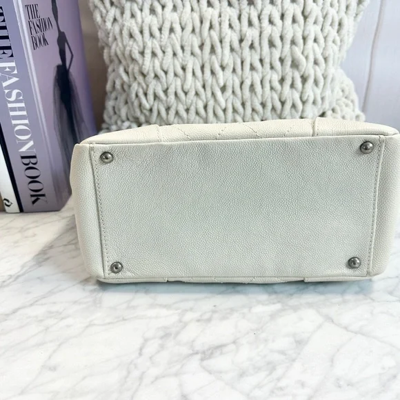 Chanel Cream Quilted Women's Bag - Picture 5 of 12